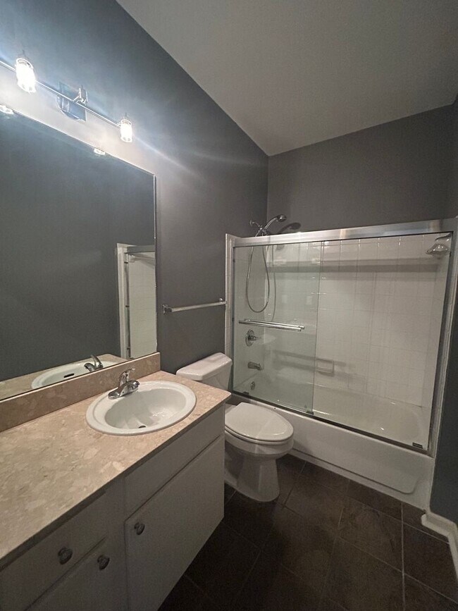 Building Photo - Modern 2-Bedroom, 2-Bath Home