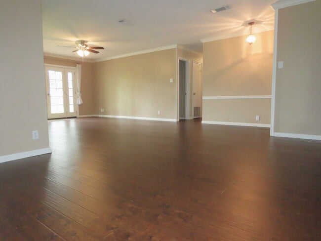 Building Photo - South Tyler! Lovely 3 Bedroom, 2 Bath Hous...