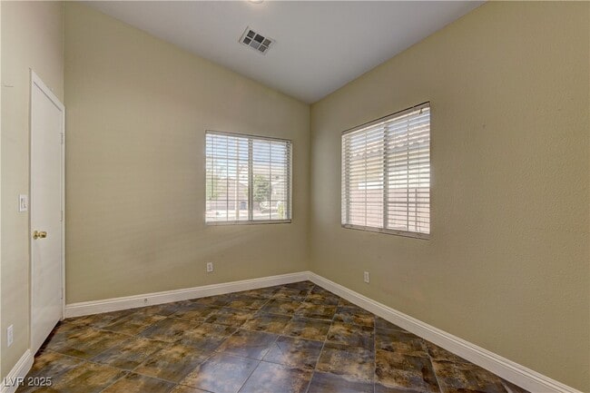Building Photo - 10530 Lilac Tree Ave