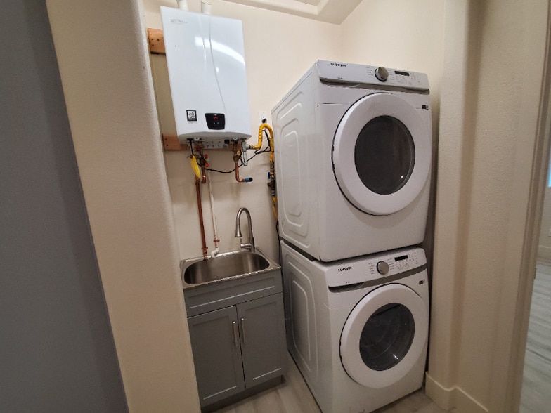 Building Photo - 138 N Mildred Ave