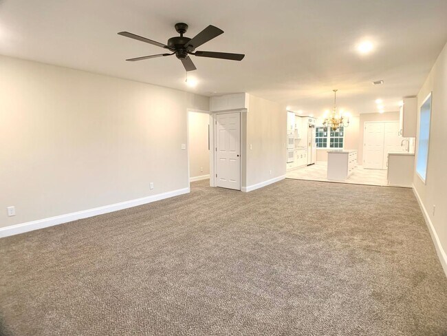 Building Photo - 917 Sinclair Dr