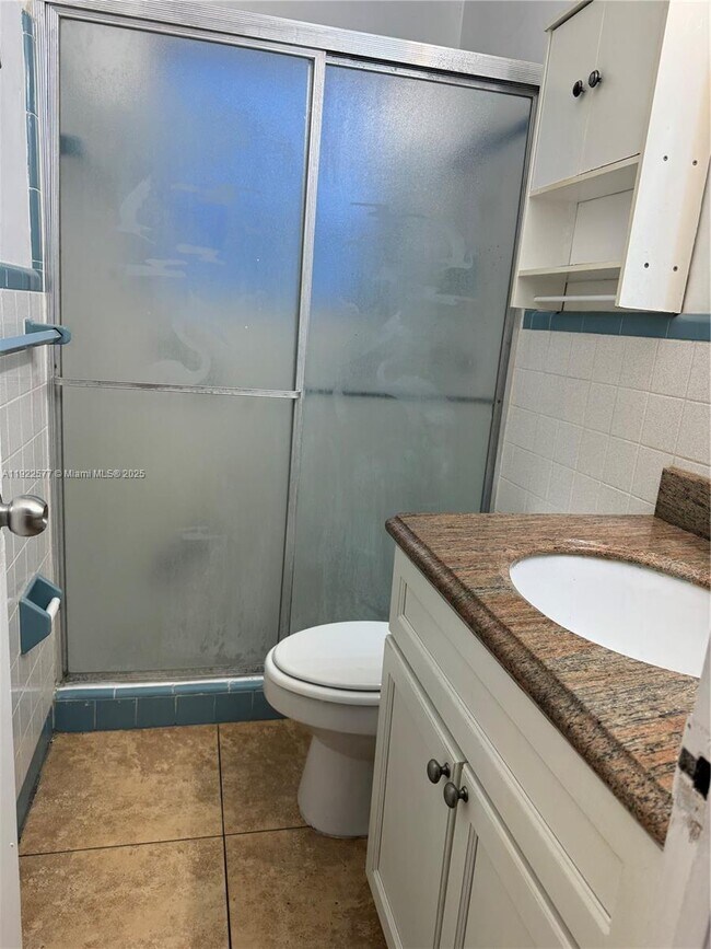 Building Photo - 1721 Plunkett St