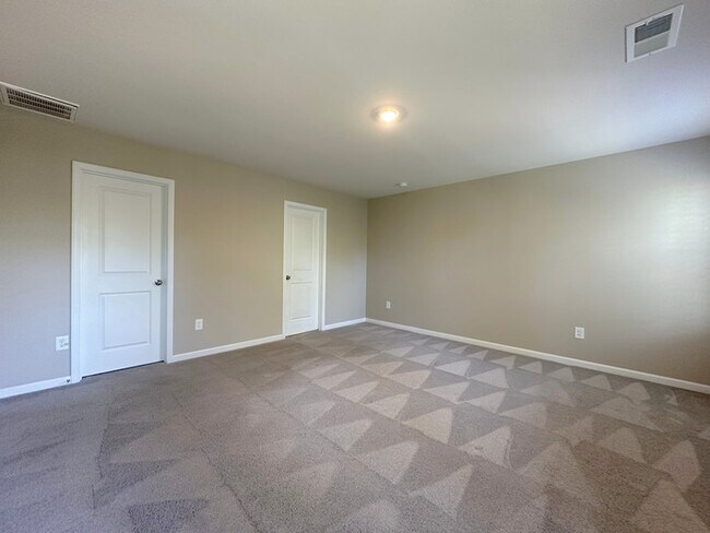 Building Photo - Spacious 4BR Home with Private Backyard Oasis