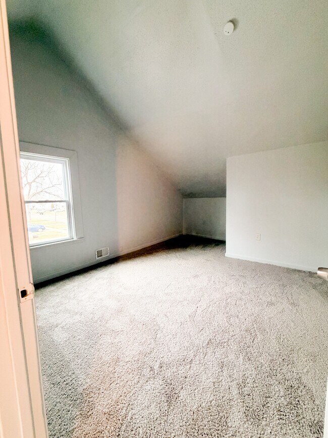 Building Photo - 18919 Riverview St