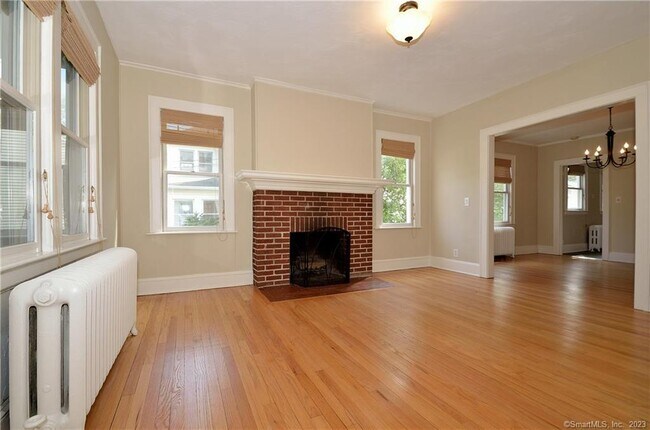 Building Photo - 27 Argyle Ave