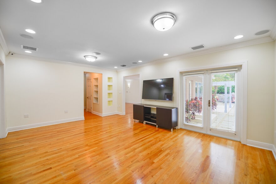 Building Photo - 911 Mariana Ave