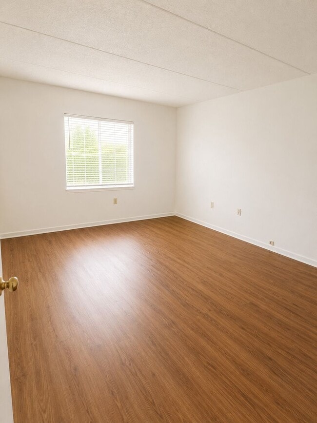 Building Photo - 2812 Somerset Park Dr