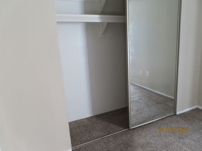 Building Photo - 1 bedroom 1-Bath Condo  Bldg. 6 Unit #333 Gated Community