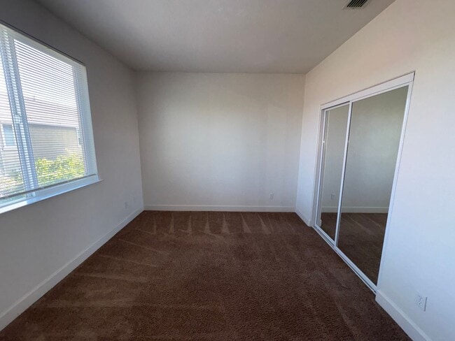 Building Photo - 100 Mt Adams Cir
