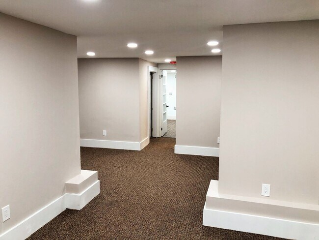 Building Photo - 4039 Kingston Pike