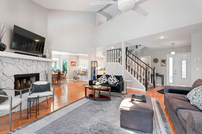 Building Photo - ** STUNNING 4 BEDROOM 2 FULL BATH/ 2 HALF BATH HOME WITH A PRIVATE POOL LOCATED JUST MINUTES FROM...