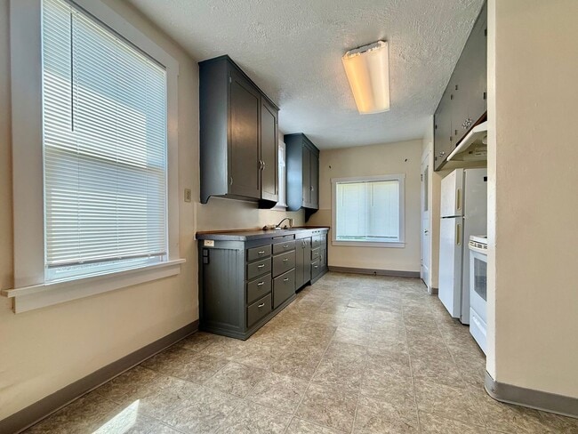 Building Photo - 2512 N 2nd St