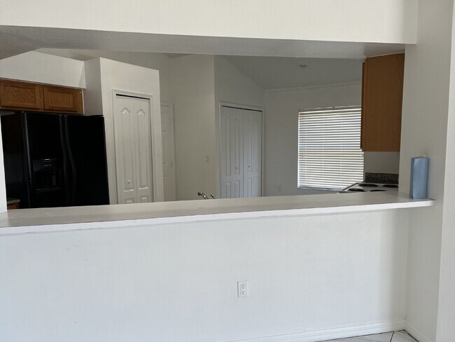 Building Photo - 4 Bedroom 3 Bath Single Family Home