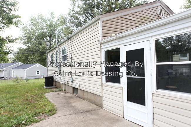 Building Photo - 320 S Lafayette St