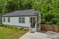 Building Photo - 1129 Graymont Dr SW