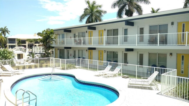 Building Photo - 1354 Bayview Dr