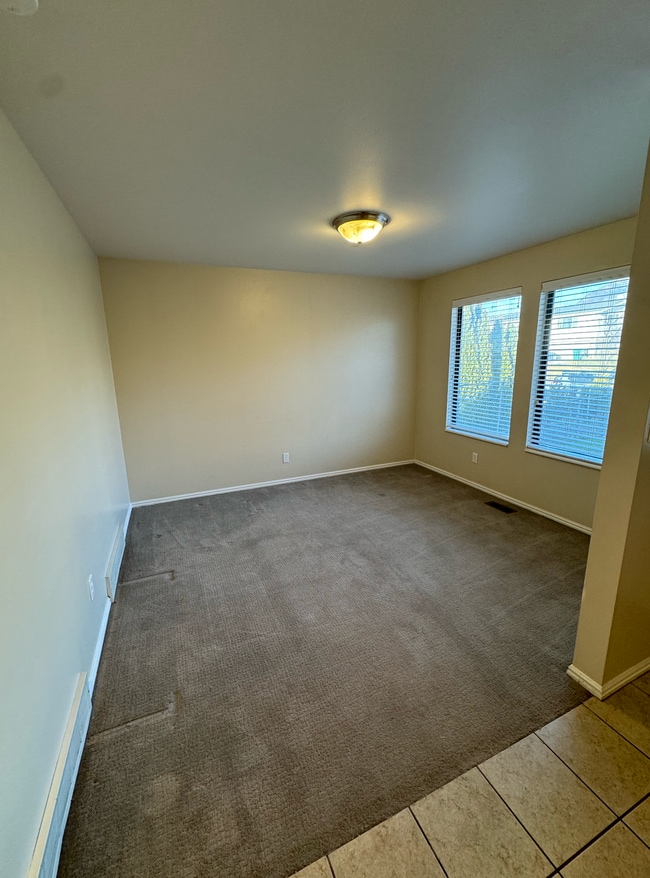 Building Photo - Orem Duplex