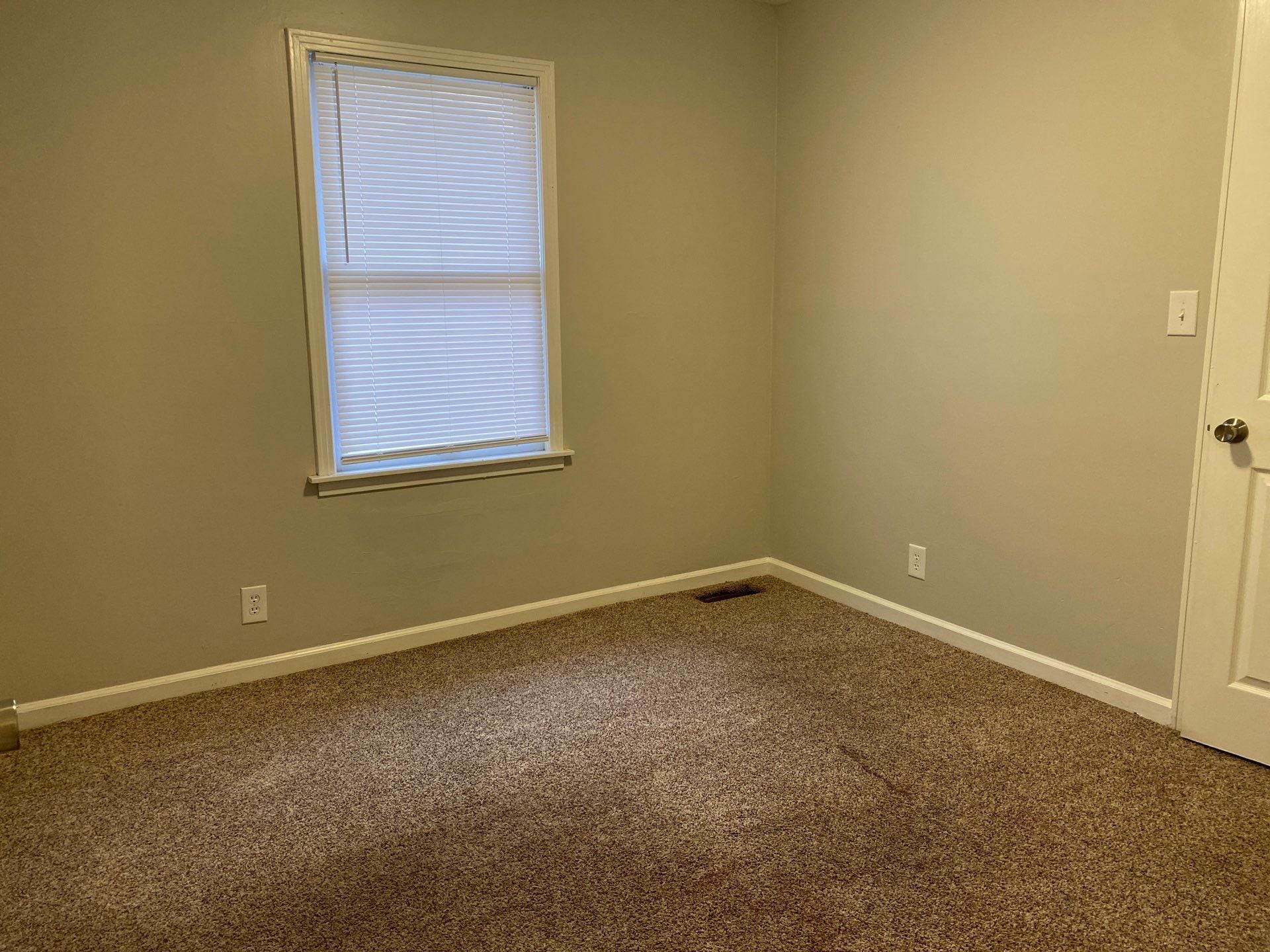 Building Photo - 202 Walnut St