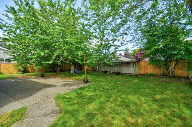 Building Photo - 6120 60th Ct SE