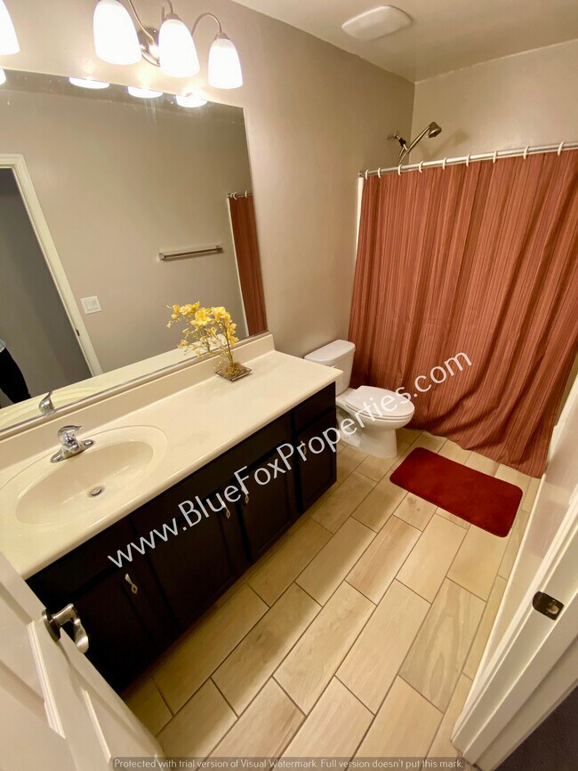 Building Photo - 9009 W Rolling Springs Dr