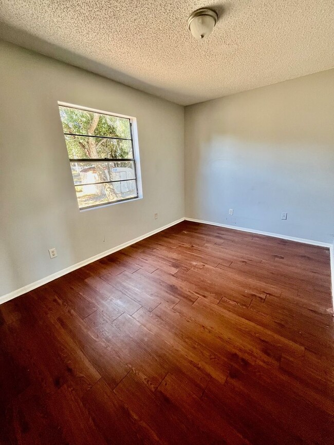 Building Photo - 4709 Larch Dr