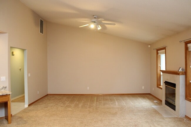 Building Photo - 15040 SE Lostine Dr