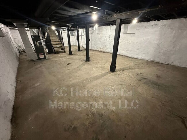 Building Photo - 4010 S Benton Ave