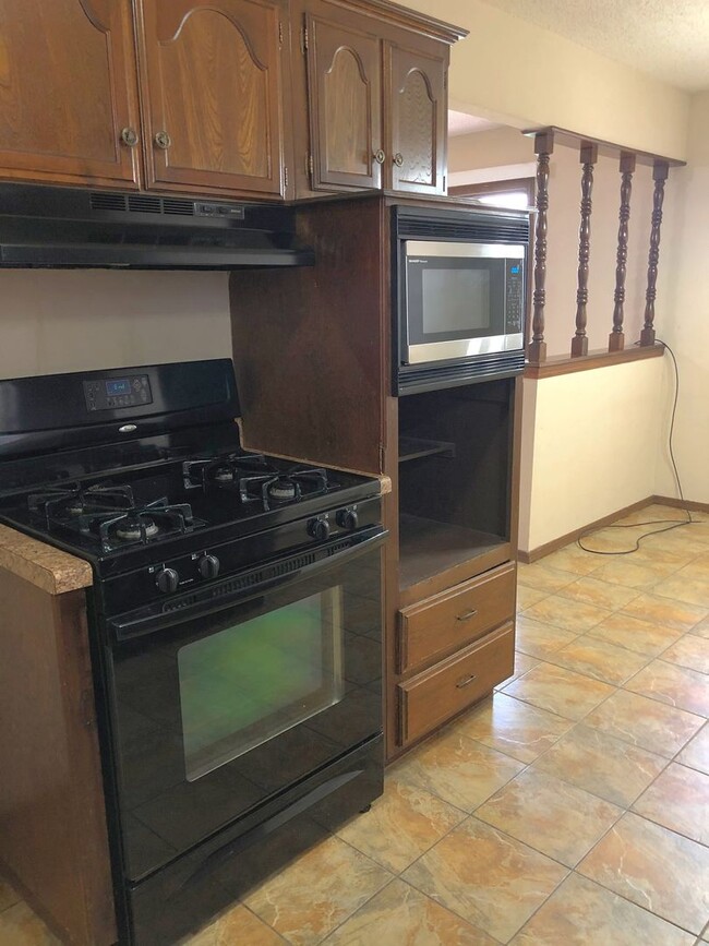 Building Photo - Great Location! Central Edmond!