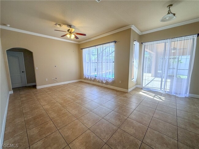 Building Photo - 2110 SW 38th Terrace