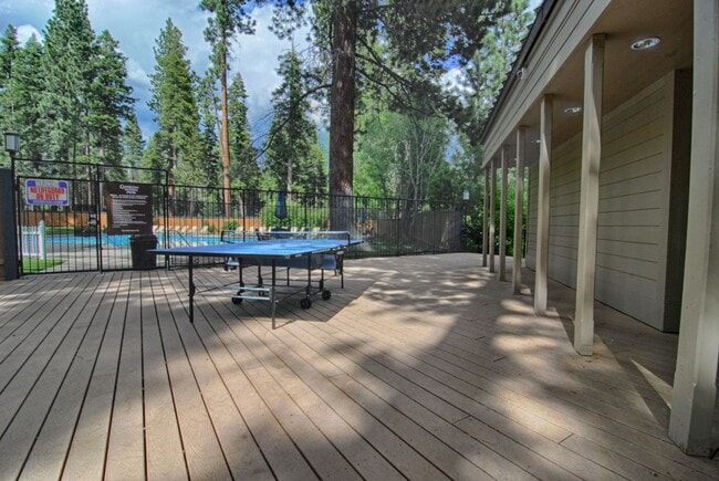 Building Photo - SKI LEASE:  Updated Townhome in Wooded, Central North Lake Location!