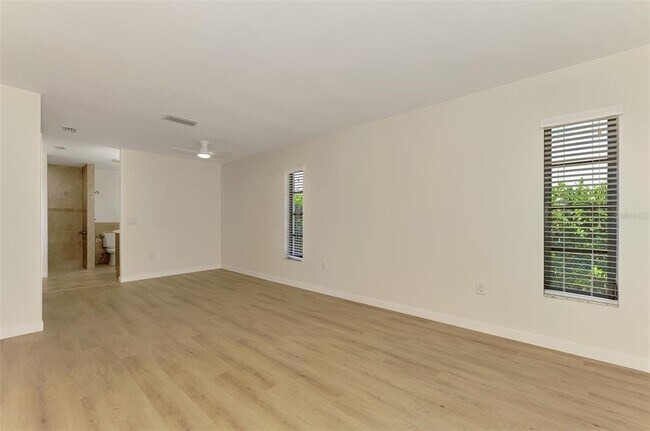 Building Photo - 2340 Palmetto St