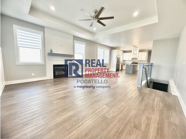 Building Photo - Beautiful Brand New 6 bedroom 3.5 bahtroom...
