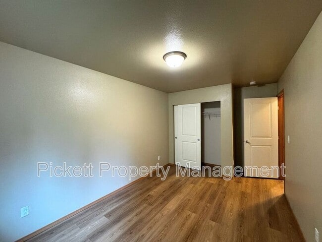 Building Photo - 136 NE Miramar Cir