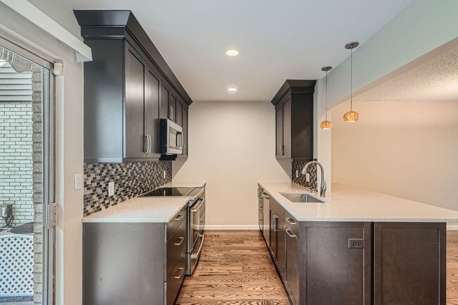 Building Photo - 4452 W Pondview Dr
