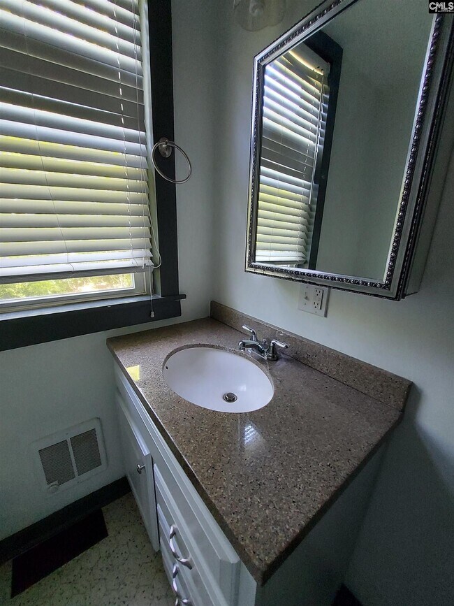 Building Photo - 3805 Lamar St