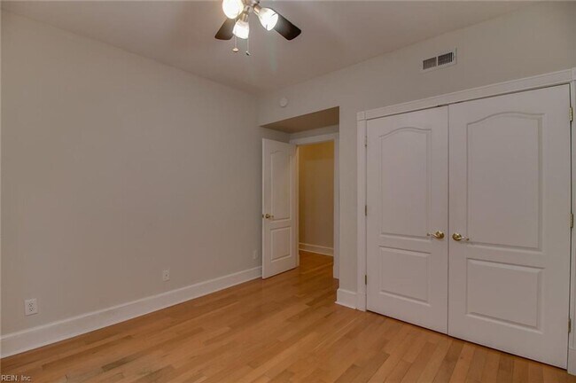 Building Photo - Ghent