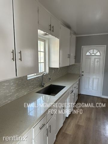 Building Photo - 3 br, 1 bath Triplex - 3550 Dwight Avenue C