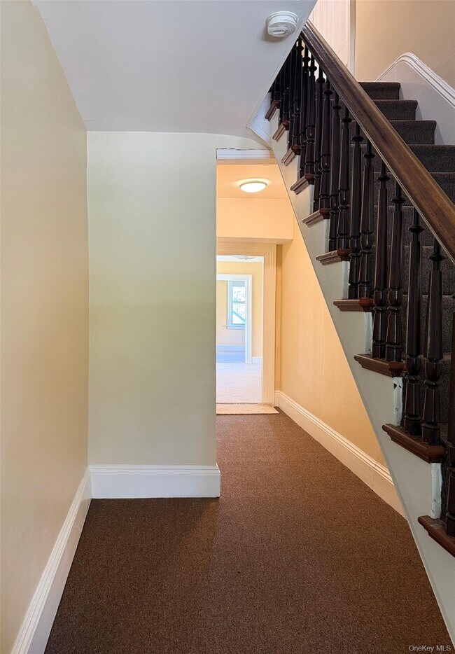 Building Photo - 111 N Main St