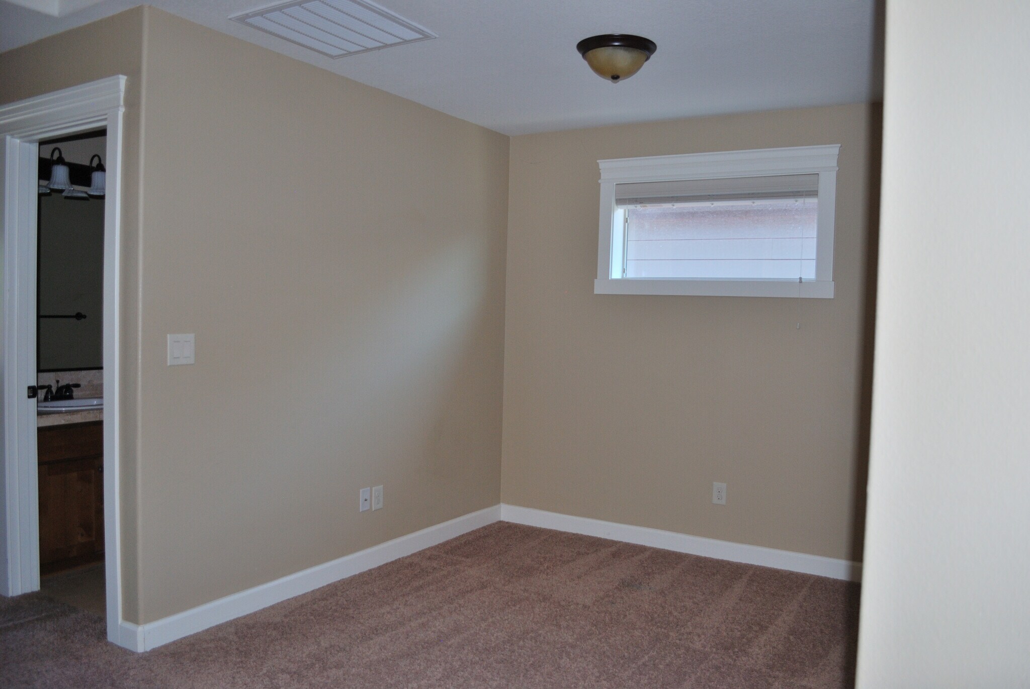 Building Photo - 9706 NE 75th Way