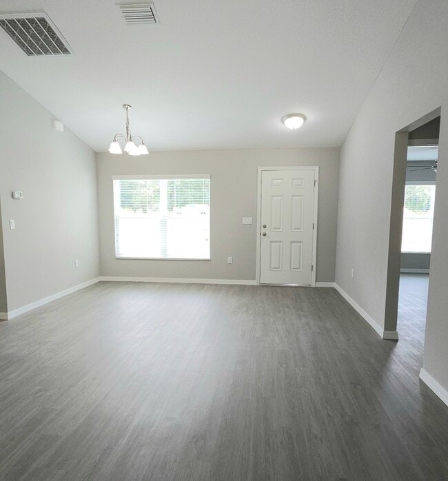 Building Photo - 440 Locust Rd