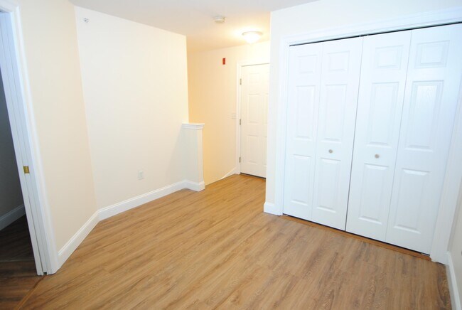 Building Photo - 1 Maple Ridge Dr