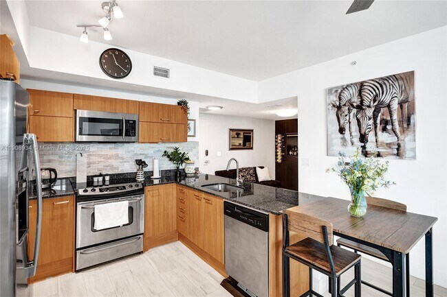 Building Photo - 350 S Miami Ave