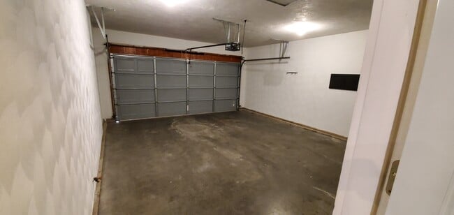 Building Photo - 1304 Glencoe Ln