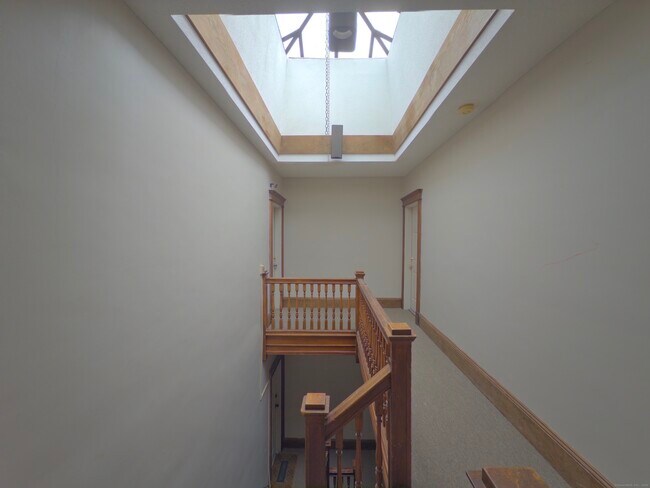 Building Photo - 421 Wethersfield Ave