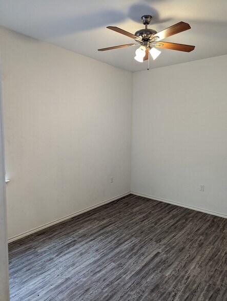 Building Photo - 801 Hallie Cv