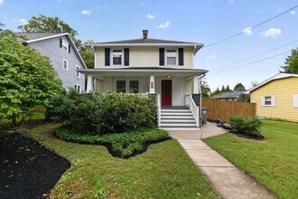 Building Photo - 907 Grandin Ave