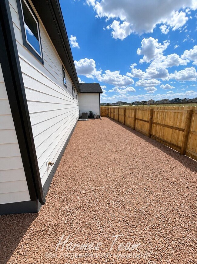 Building Photo - 11017 Coastal Hls Ln