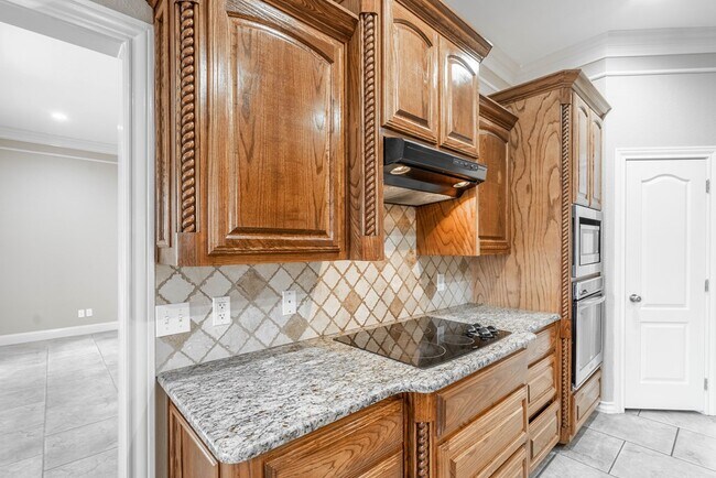 Building Photo - 3 Chambord Dr