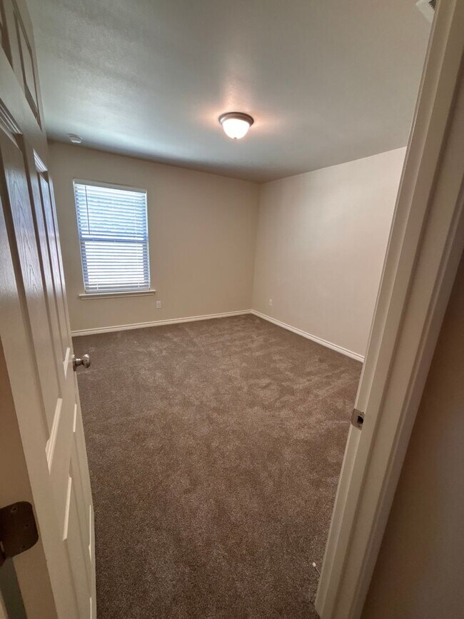 Building Photo - Spacious 4-Bedroom New Build by Silver Leaf Homes