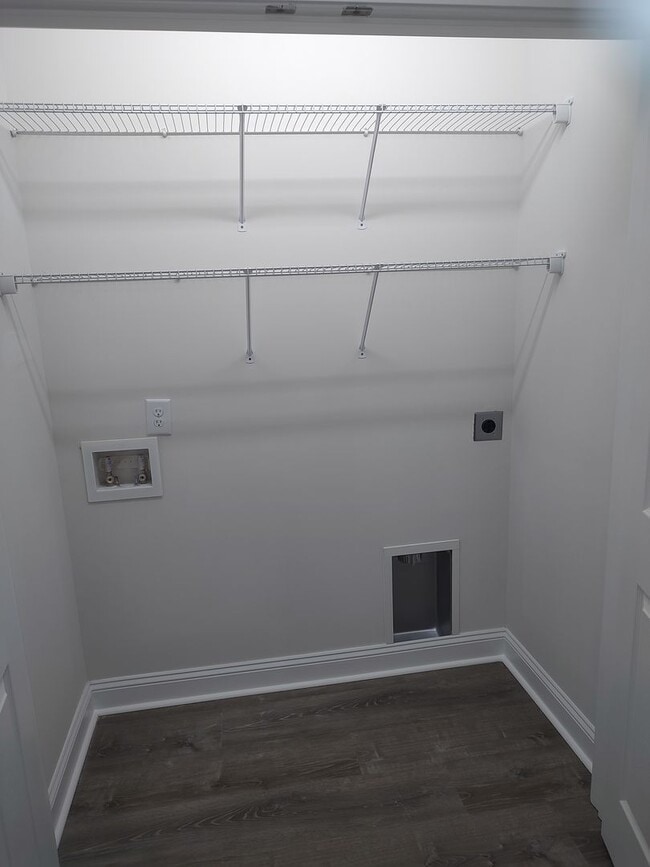 Building Photo - 1046 Fairway Ln